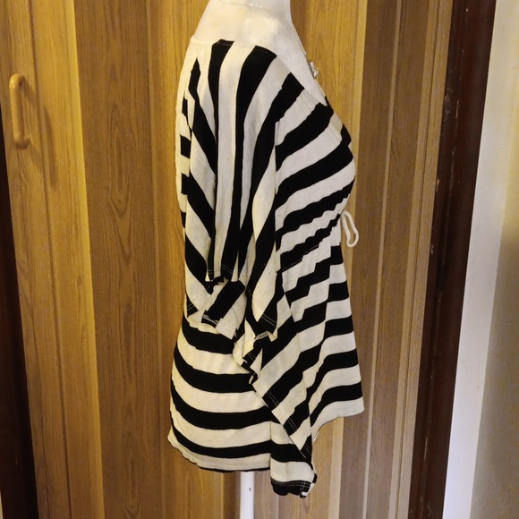 CRIS & CAROL STRIPED LACE TOP - Picture 6 of 6